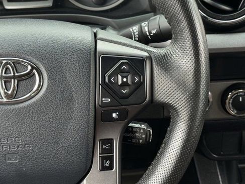 Used 2020 Toyota Tacoma TRD Off-Road AWD/4WD image 18