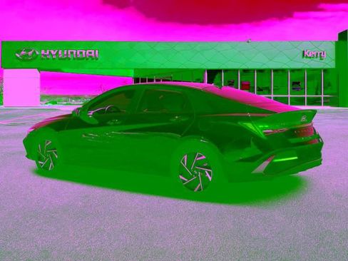 Used 2025 Hyundai Elantra SEL FWD image 4