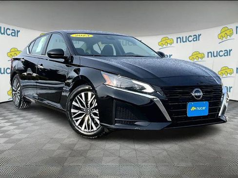 Certified 2023 Nissan Altima 2.5 SV image 1