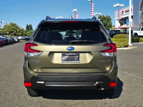 Used 2023 Subaru Forester Premium AWD/4WD image 5