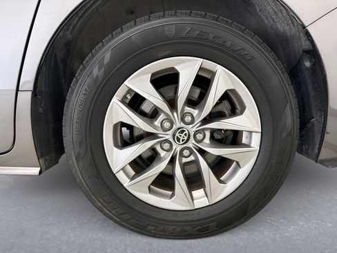 Used 2022 Toyota Sienna LE AWD/4WD image 21