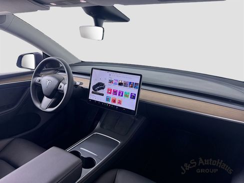 Used 2023 Tesla Model Y Long Range image 31