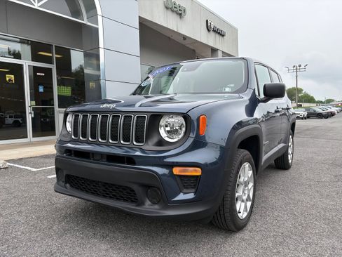 Used 2023 Jeep Renegade Latitude AWD/4WD image 3