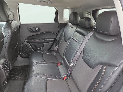 Used 2018 Jeep Compass Latitude w/ Popular Equipment Group AWD/4WD image 10