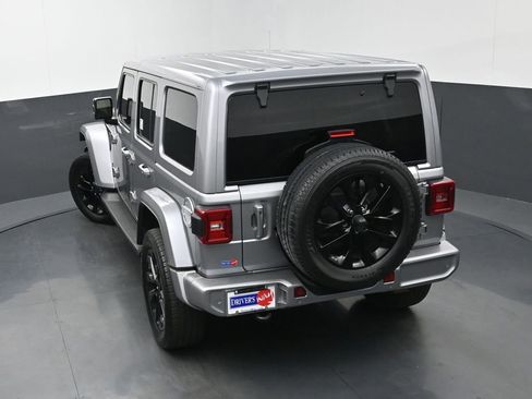 Used 2020 Jeep Wrangler Unlimited Sahara image 32