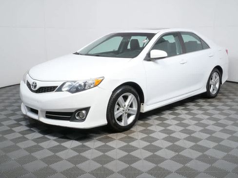Used 2014 Toyota Camry SE w/ Leather Package image 22