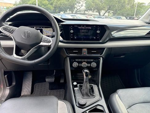 Used 2022 Volkswagen Taos SEL AWD/4WD image 16