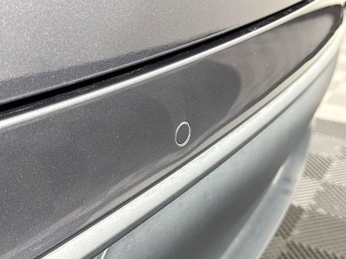 Used 2022 Tesla Model Y Long Range image 19