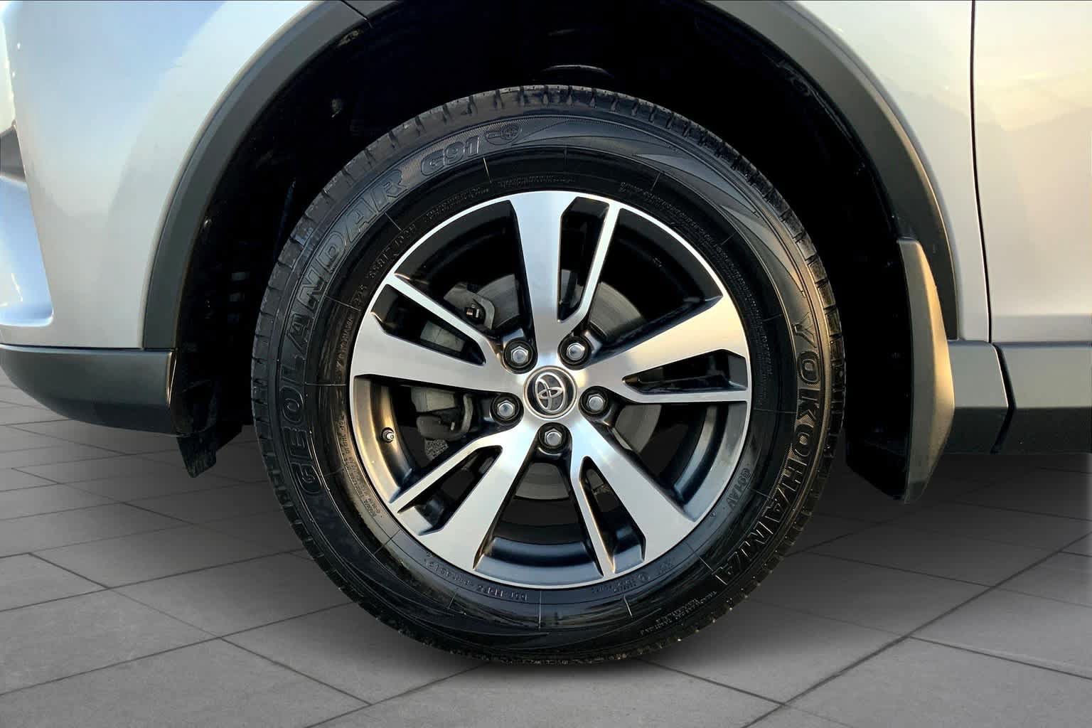 Used 2018 Toyota RAV4 XLE w/ Plus Extra Value Package FWD image 11