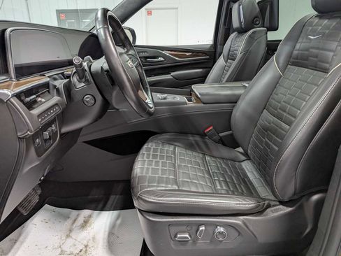 Certified 2023 Cadillac Escalade ESV Sport Platinum w/ Heavy-Duty Trailer Package image 5