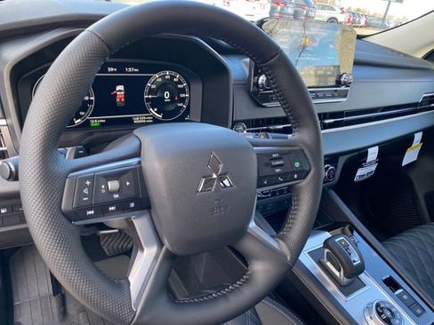 New 2025 Mitsubishi Outlander SEL image 12