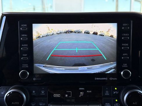 Used 2022 Toyota Highlander XLE image 30