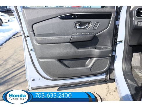 New 2025 Honda Pilot Touring image 27