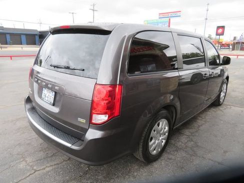 Used 2018 Dodge Grand Caravan SE w/ UConnect Hands-Free Group FWD image 5