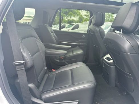 New 2026 Lincoln Navigator Reserve AWD/4WD image 16