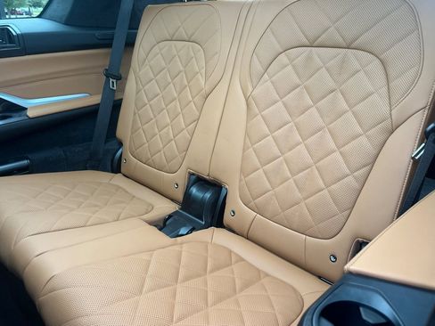 Certified 2025 BMW X7 xDrive40i w/ M Sport Package image 19