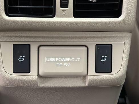 Used 2018 Subaru Outback 3.6R Limited AWD/4WD image 12