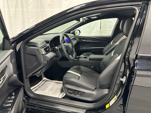 Used 2026 Toyota Camry Hybrid FWD image 10
