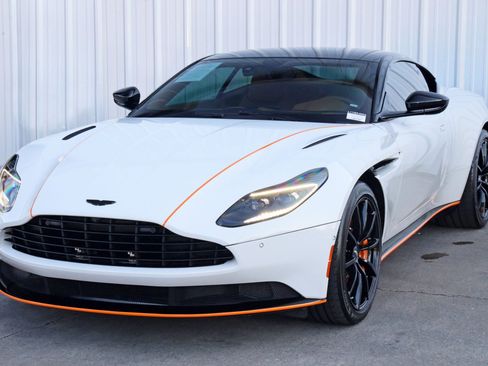 Used 2022 Aston Martin DB11 Coupe image 45