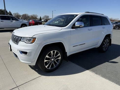 Used 2018 Jeep Grand Cherokee Overland image 4