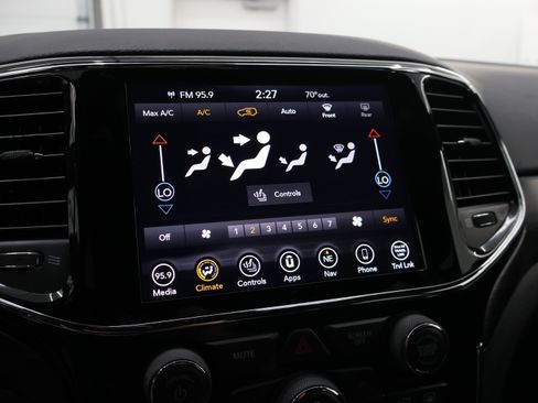 Used 2020 Jeep Grand Cherokee Altitude AWD/4WD image 51