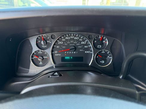 Used 2020 Chevrolet Express 2500 RWD 2500 155 w/ Communications Package image 18