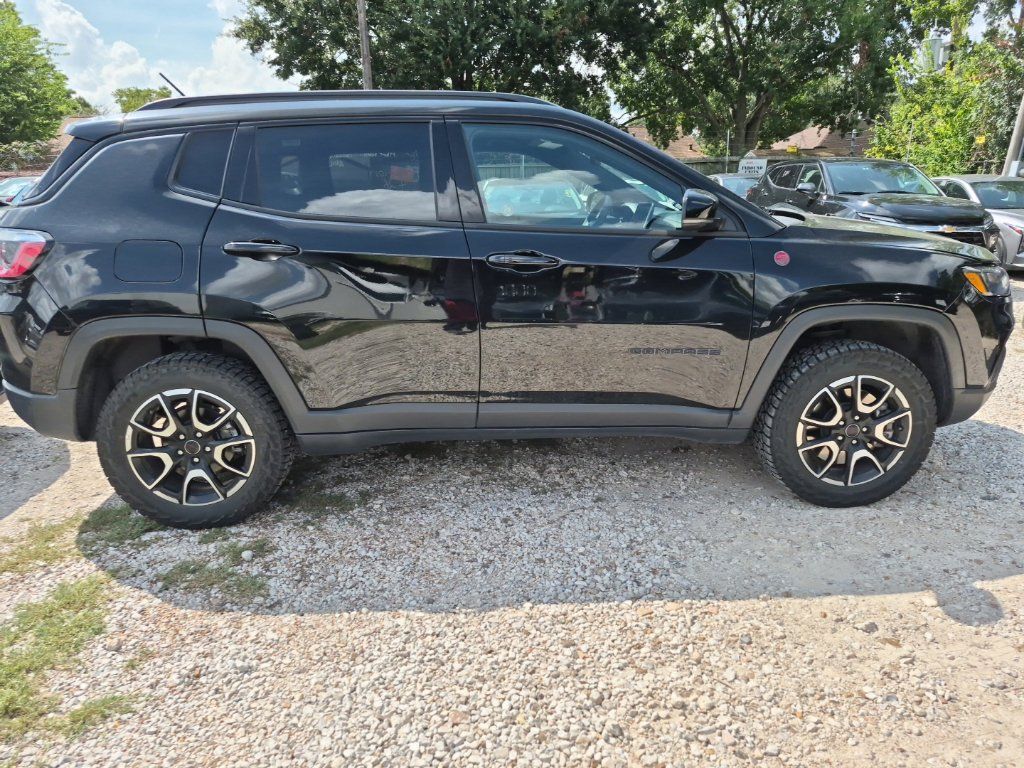 Used 2025 Jeep Compass Trailhawk AWD/4WD image 5