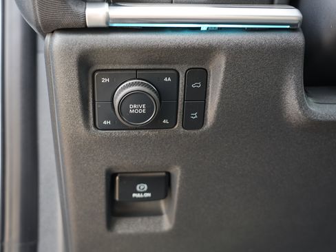 Used 2025 Ford Expedition Max Platinum w/ Driver's Package image 19