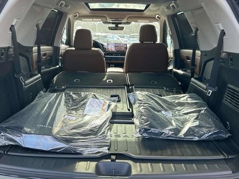 New 2026 Nissan Pathfinder Platinum AWD/4WD image 16