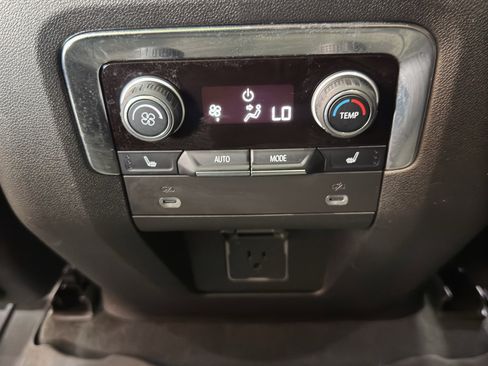 Used 2023 Chevrolet Tahoe LT w/ Luxury Package AWD/4WD image 13