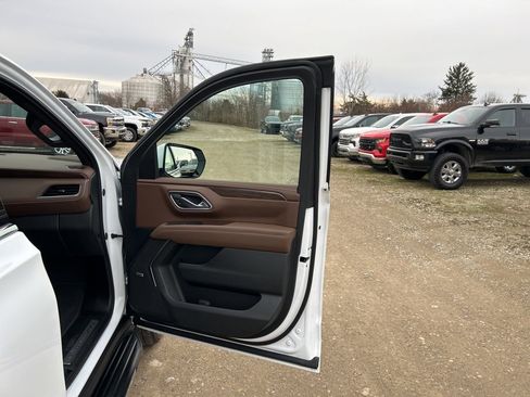 Used 2024 Chevrolet Suburban High Country image 25