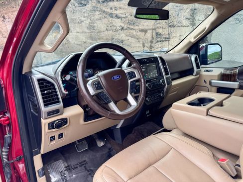 Used 2018 Ford F150 Lariat image 16