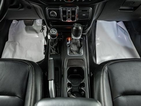 Used 2020 Jeep Wrangler Unlimited Sahara image 33