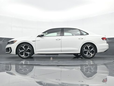 Used 2020 Volkswagen Passat 2.0T R-Line image 18