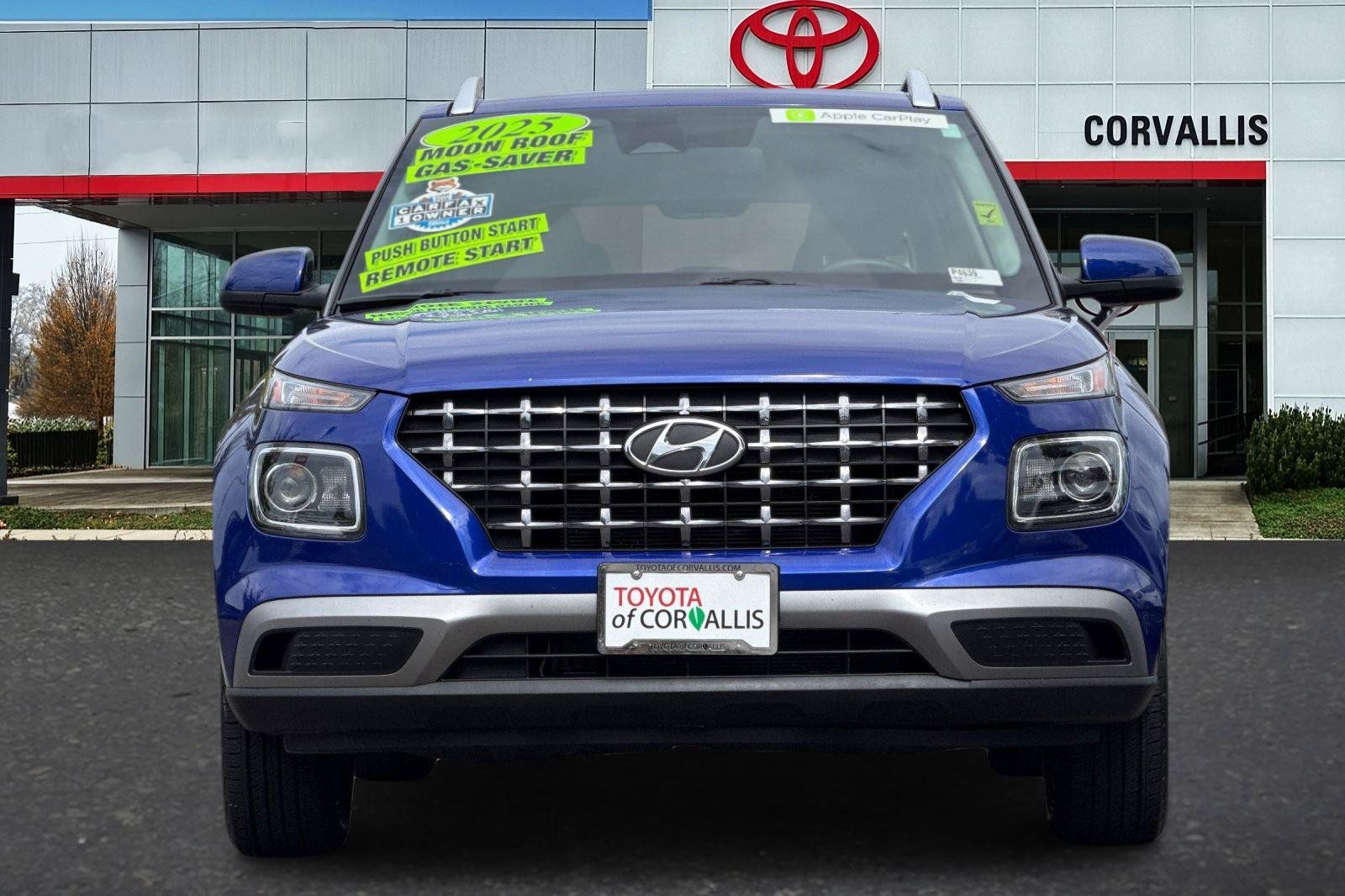 Used 2025 Hyundai Venue SEL FWD image 9