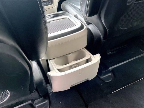 Used 2022 Chrysler Pacifica Touring-L image 12