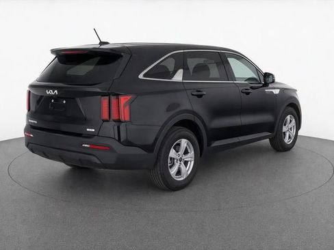 Used 2023 Kia Sorento LX AWD/4WD image 3