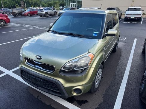 Used 2013 Kia Soul FWD image 2