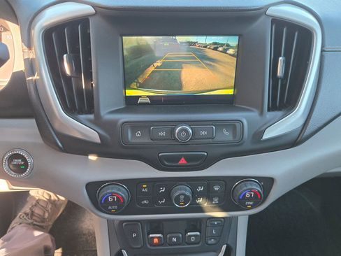 Used 2018 GMC Terrain SLE w/ Driver Convenience Package FWD image 7