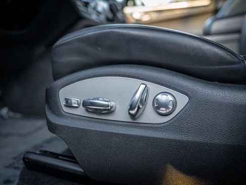 Used 2023 Porsche Macan Turbo image 31