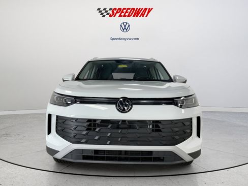 New 2025 Volkswagen Tiguan SE image 2