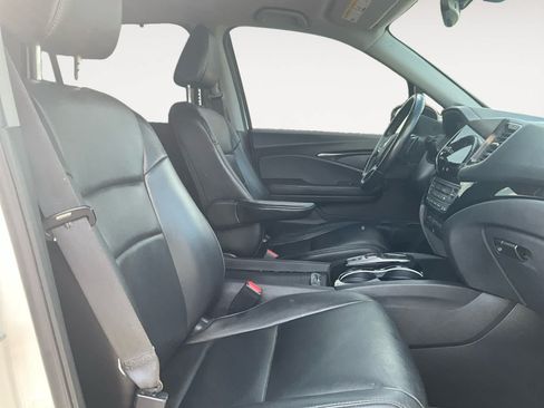 Used 2019 Honda Pilot Touring image 11