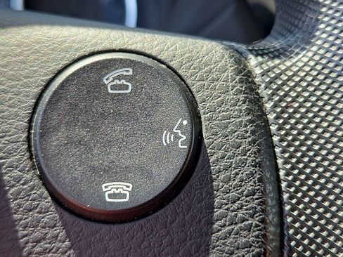 Used 2015 Toyota Corolla LE FWD image 25