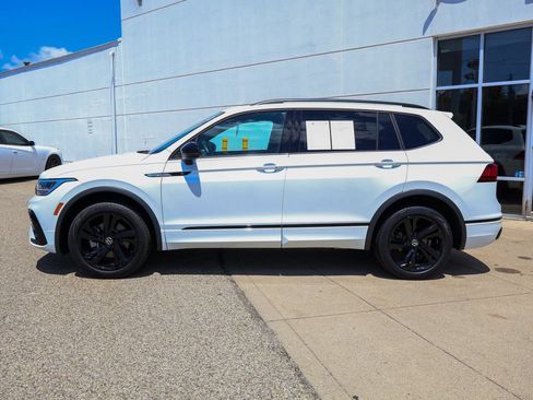Used 2024 Volkswagen Tiguan SE R-Line AWD/4WD image 2