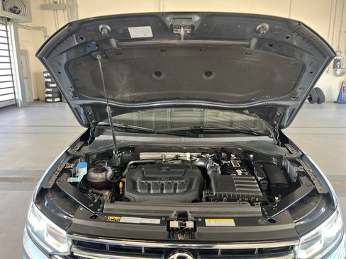 Certified 2022 Volkswagen Tiguan SEL R-Line AWD/4WD image 6