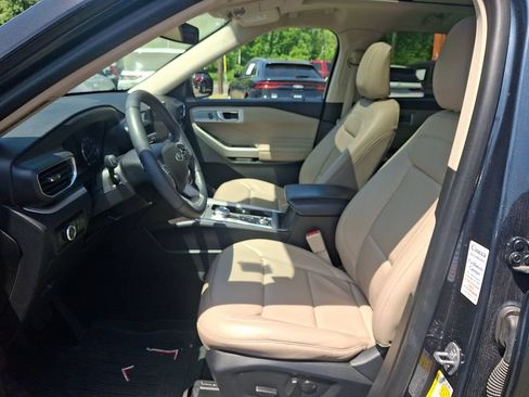 Used 2023 Ford Explorer XLT w/ Equipment Group 202A AWD/4WD image 14