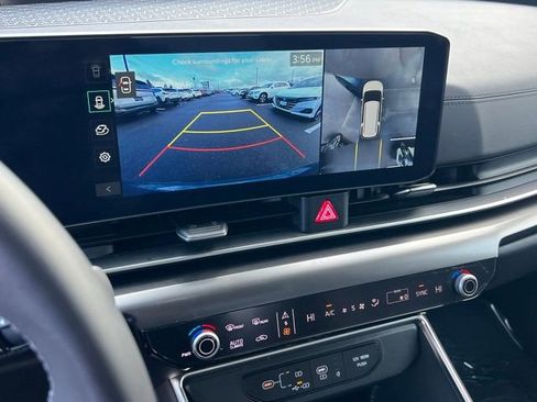 Certified 2025 Kia Carnival SX image 24