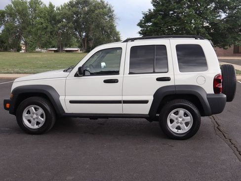 Used 2006 Jeep Liberty Sport AWD/4WD image 9