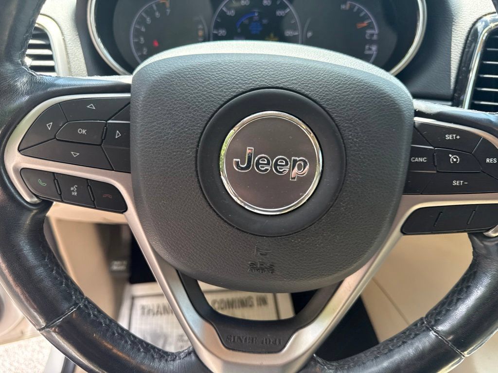 Used 2020 Jeep Grand Cherokee Limited AWD/4WD image 25