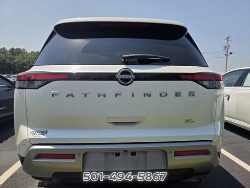 Used 2024 Nissan Pathfinder SL w/ SL Premium Package FWD image 3